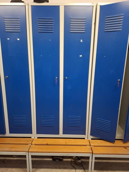 Szafki metalowe z ławeczką