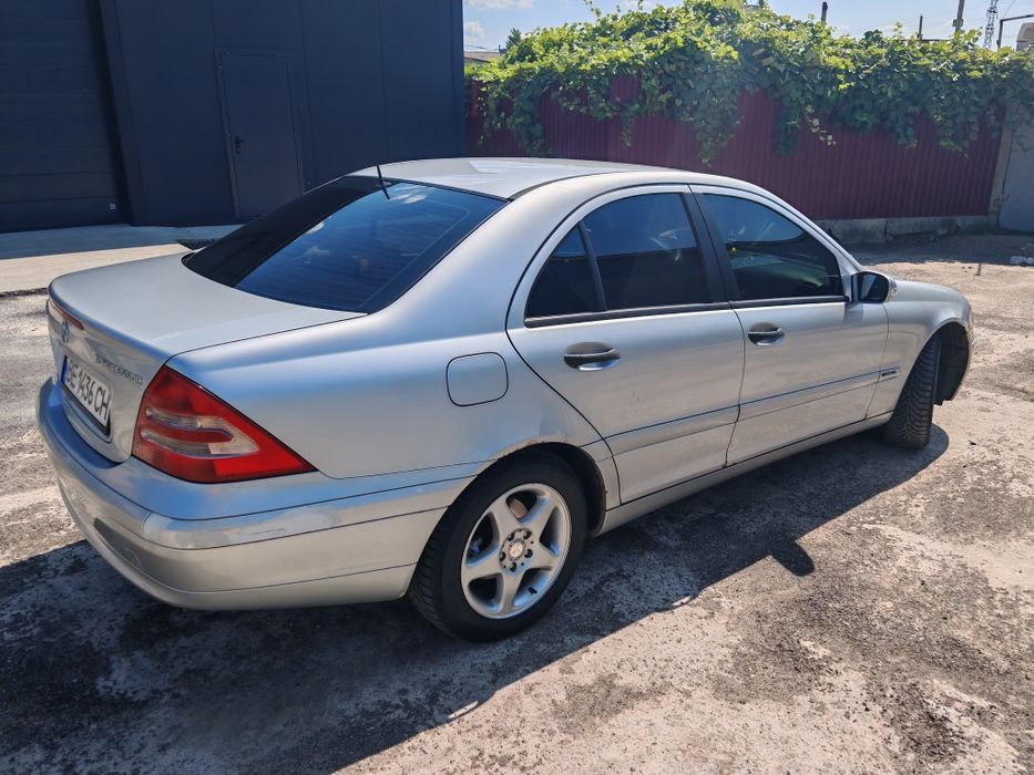 Mercedes-Benz w203 C-Class