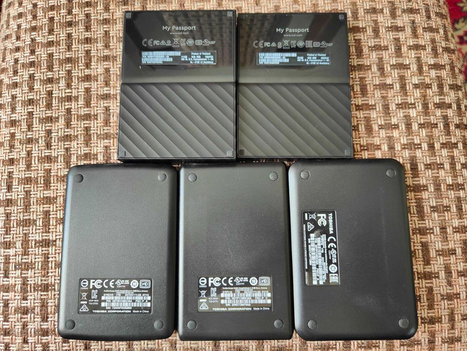 Зовнішні жорсткі диски WD My Passport; Toshiba