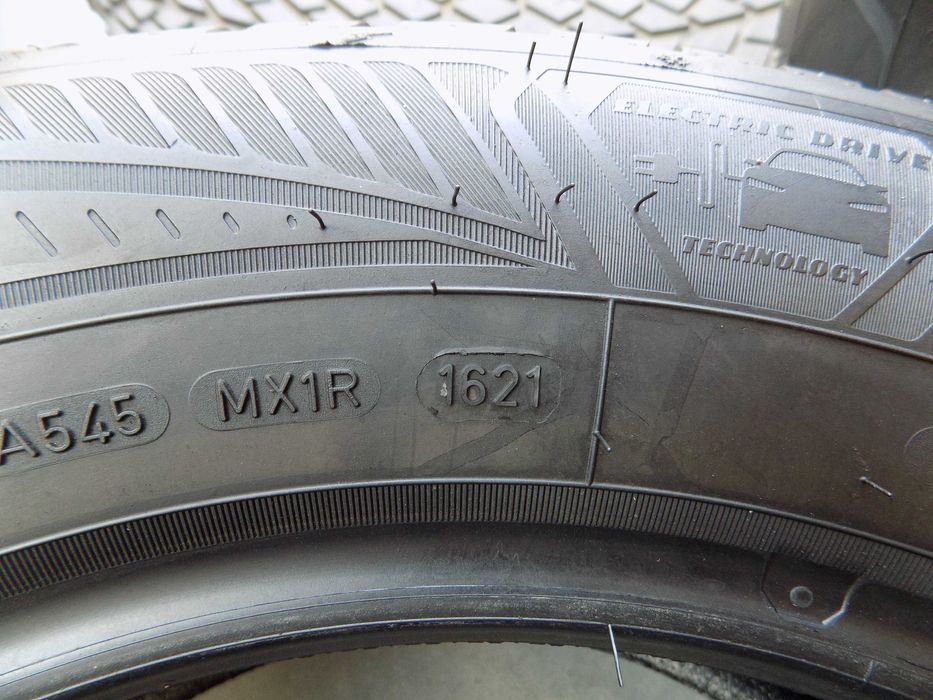 4 x opona całoroczna 235/60r18 Goodyear Vector 4Seasons