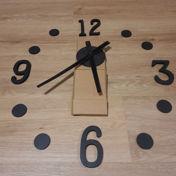 Zegar klejony do sciany czarny nowy