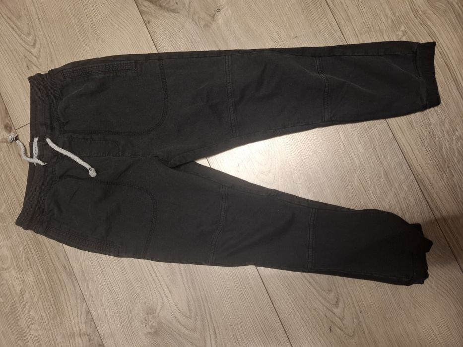 Spodnie joggery Reserved