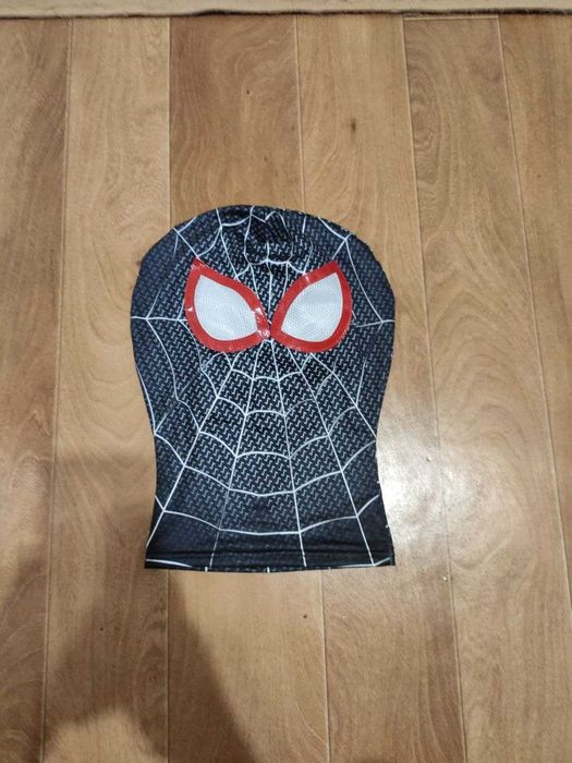 Карнавальная маска человека паукам из ткани майлз моралес