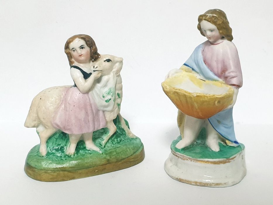 Lindas pequenas antigas figuras em porcelana alemã marcadas