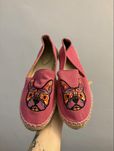 Espadryle z buldogiem francuskim