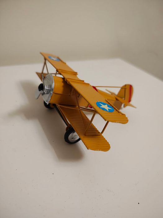 Samolot zabawkowy retro