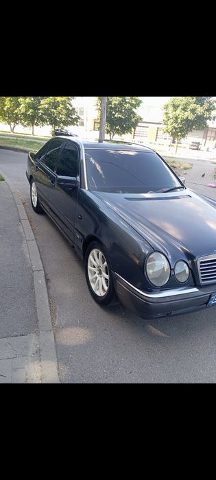 Продам Мерседес Е230