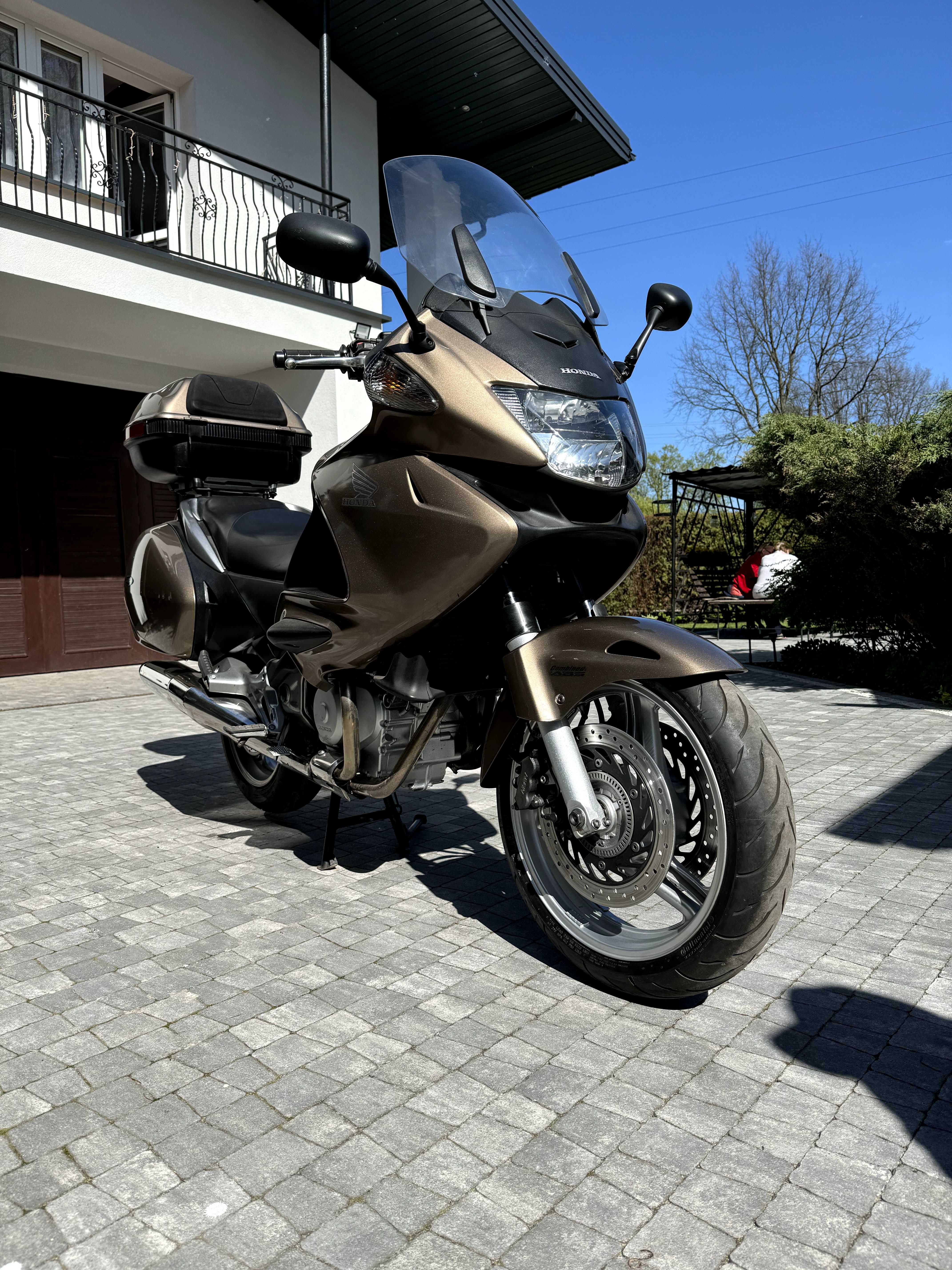 Sprzedam motocykl Honda Deauville 700cc – 2006 rok