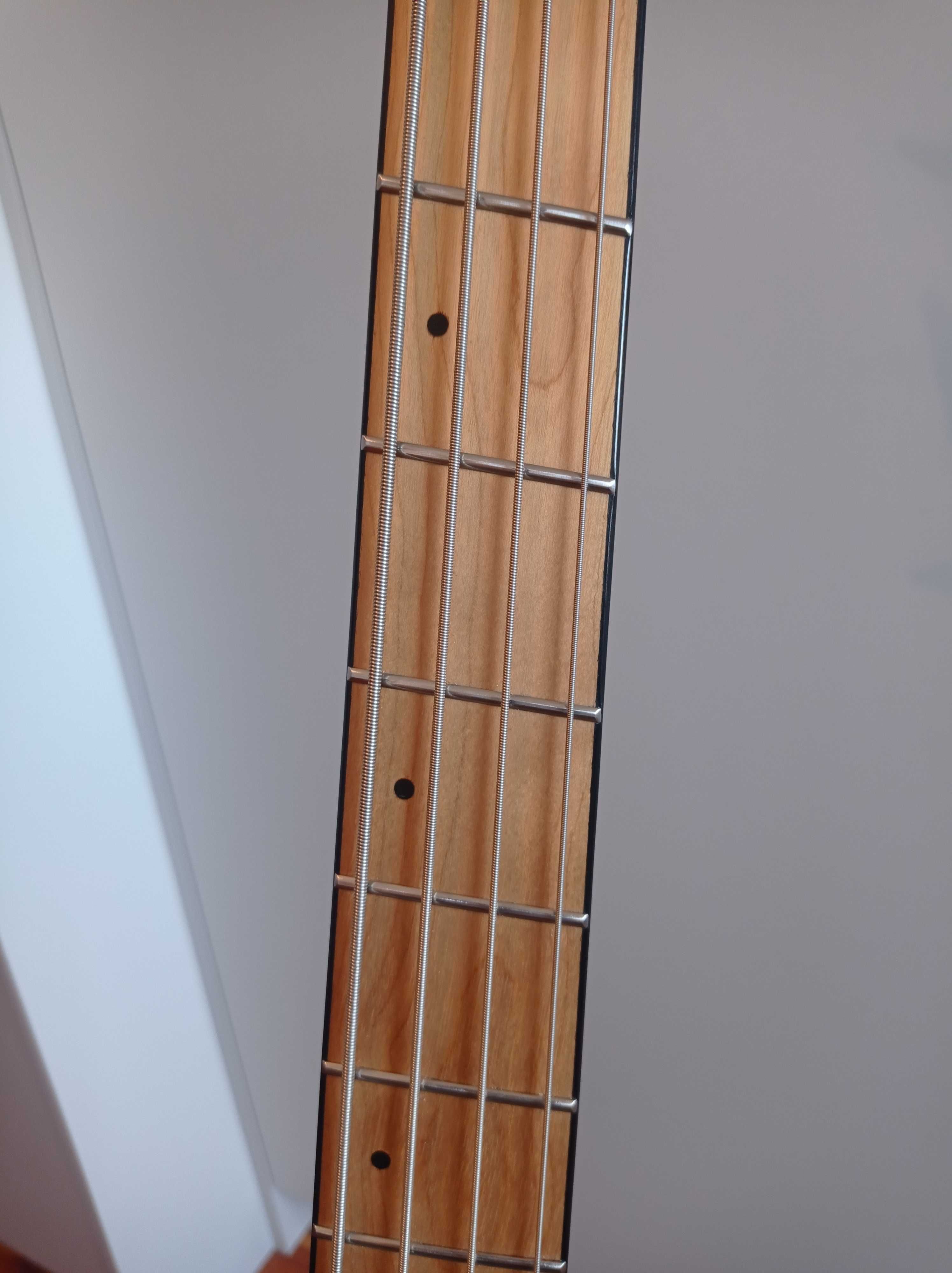 Gitara basowa G4M 972 z futerałem