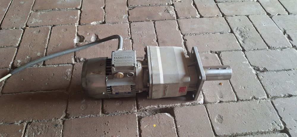 Sprzedam silnik z przekładnią