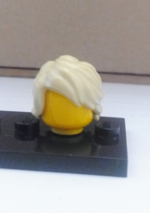 Lego bonecos, torsos e cabeças.20€ tudo.