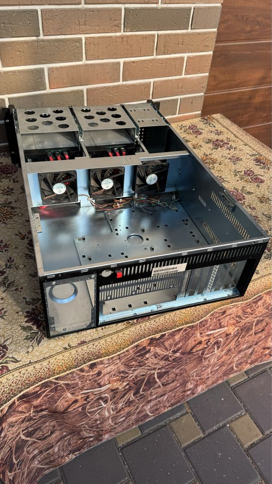 Сервер. Корпус сервера. Supermicro Chenbro.