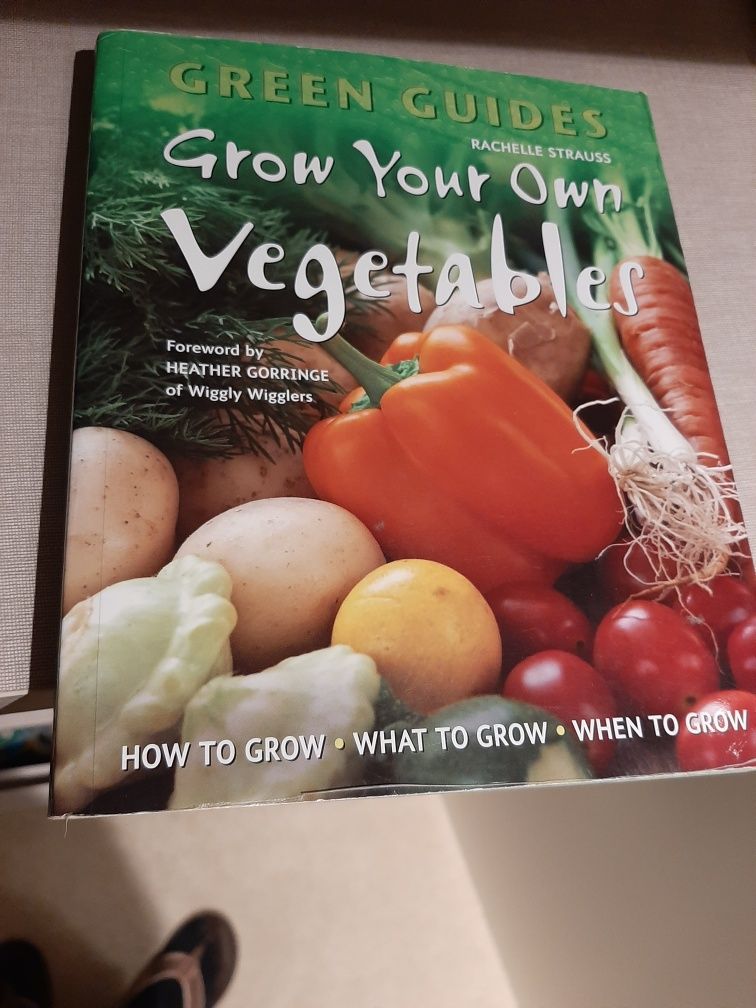 Livro grow your own vegetables