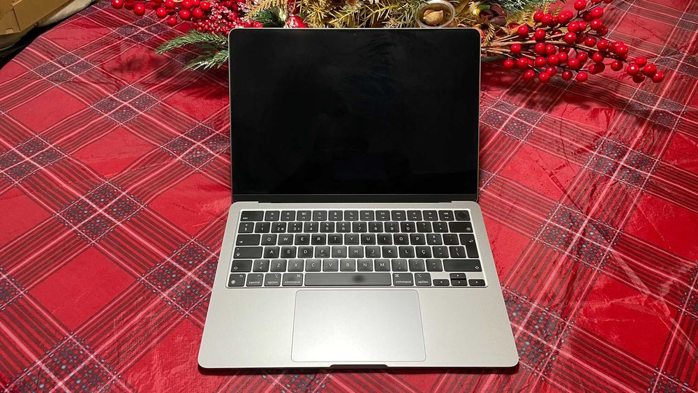 MacBook Air 13", M3, 16 GB RAM, 1024 GB SSD e acessórios + Apple care