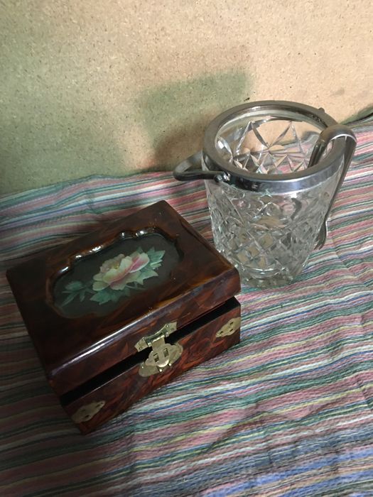 Guarda jóias e balde de gelo