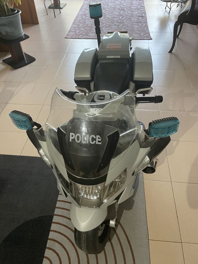 Mota de polícia a bateria para crianças