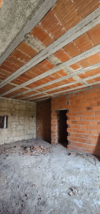 Moradia T3 - fase avançada de construção
