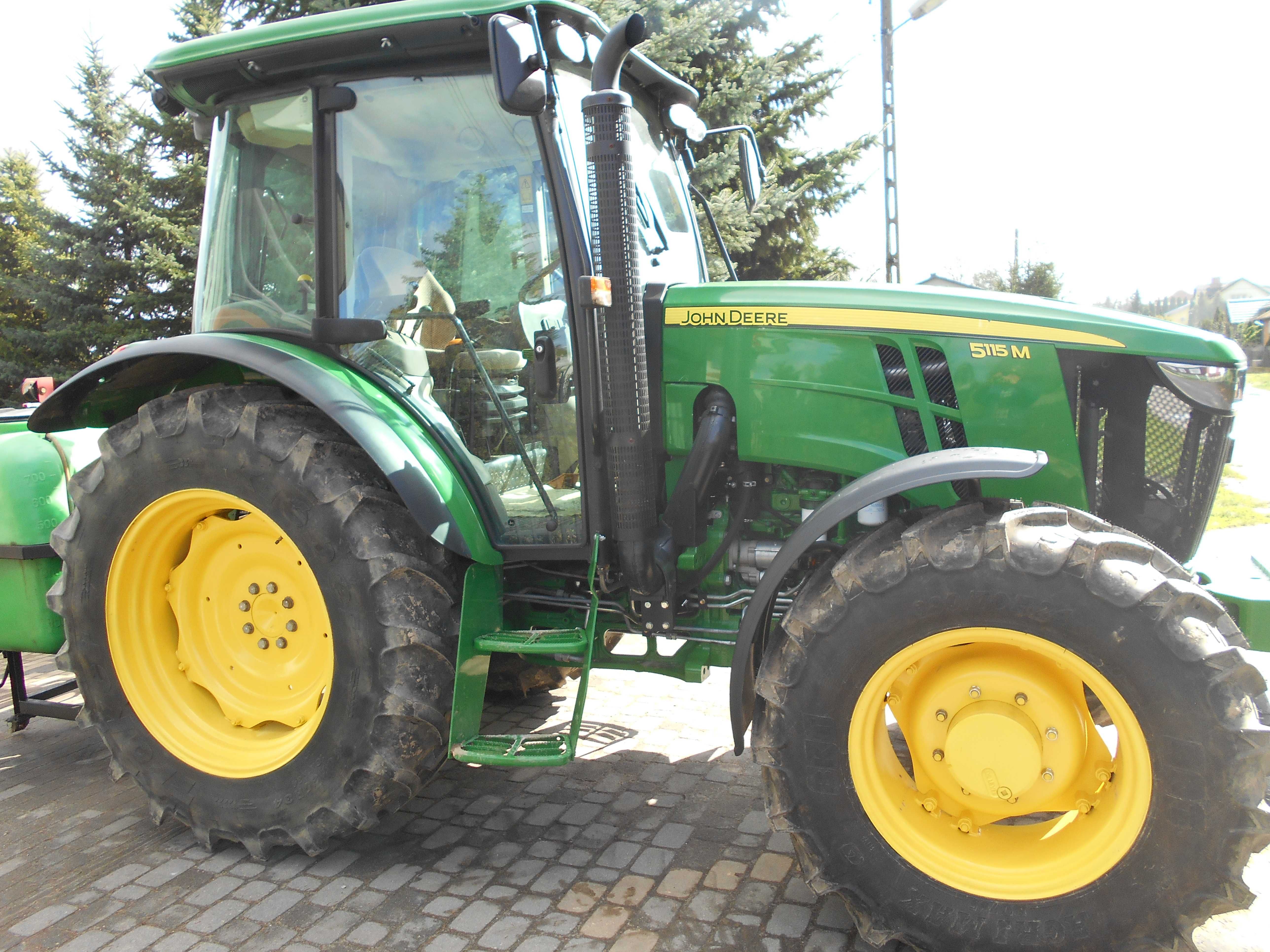 Ciągnik John Deere 5115M