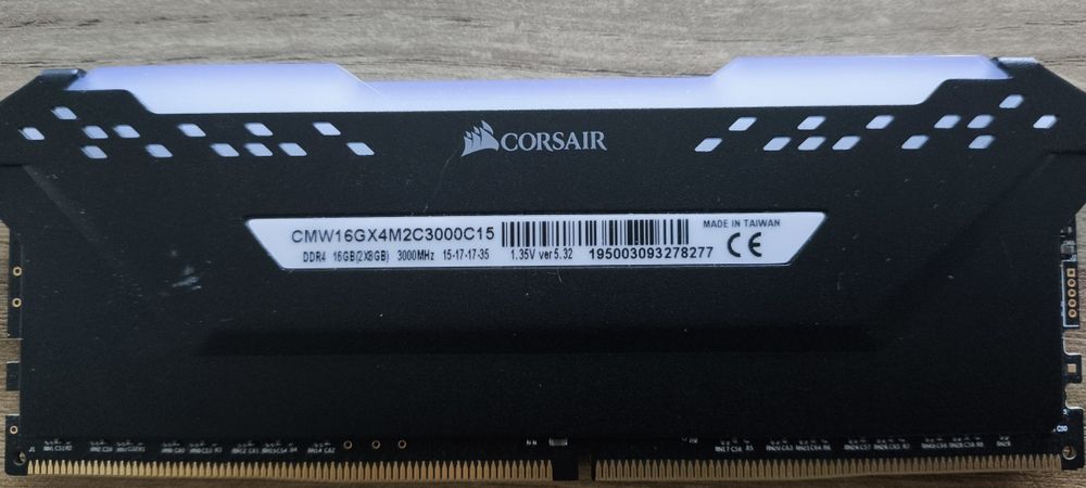 Corsair Vengeance RGB PRO DDR4 16GB (2x8) 3000MHz CL15