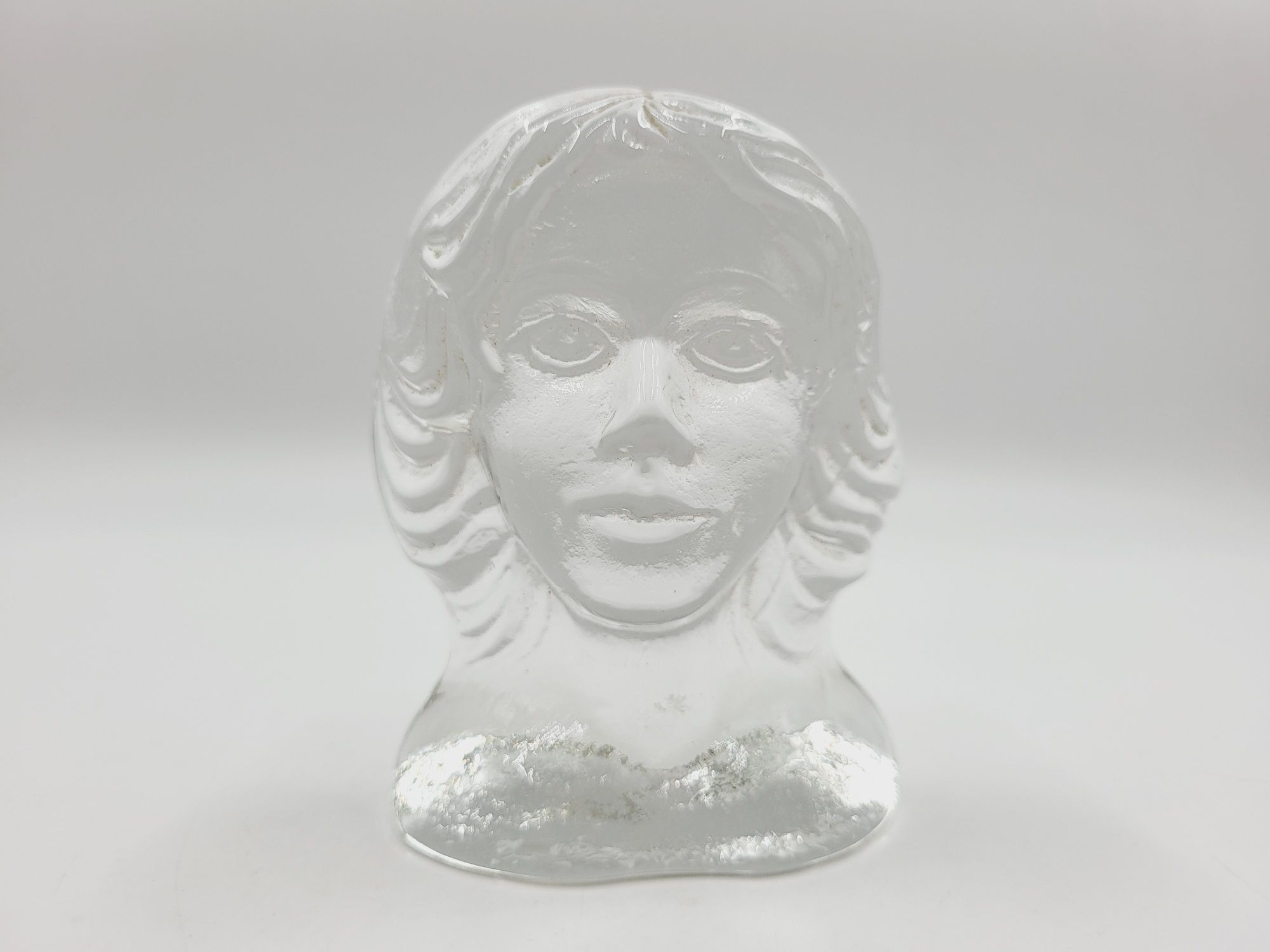 Stary szklany przycisk do papieru w kształcie głowy kobiety