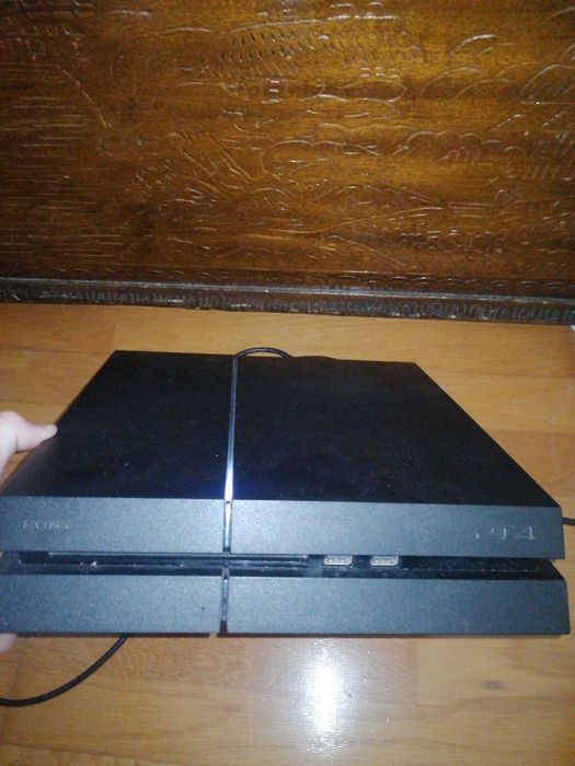 Playstation 4 normal com jogo incluído/comando incluído