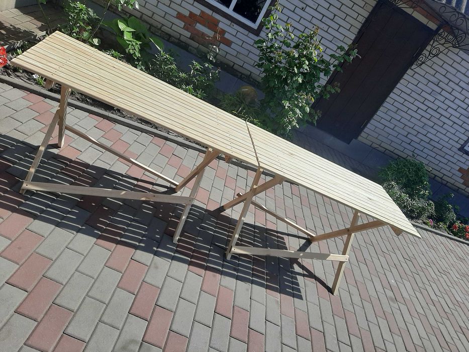 Отличный деревянный раскладной стол.Дача ,торговля   .