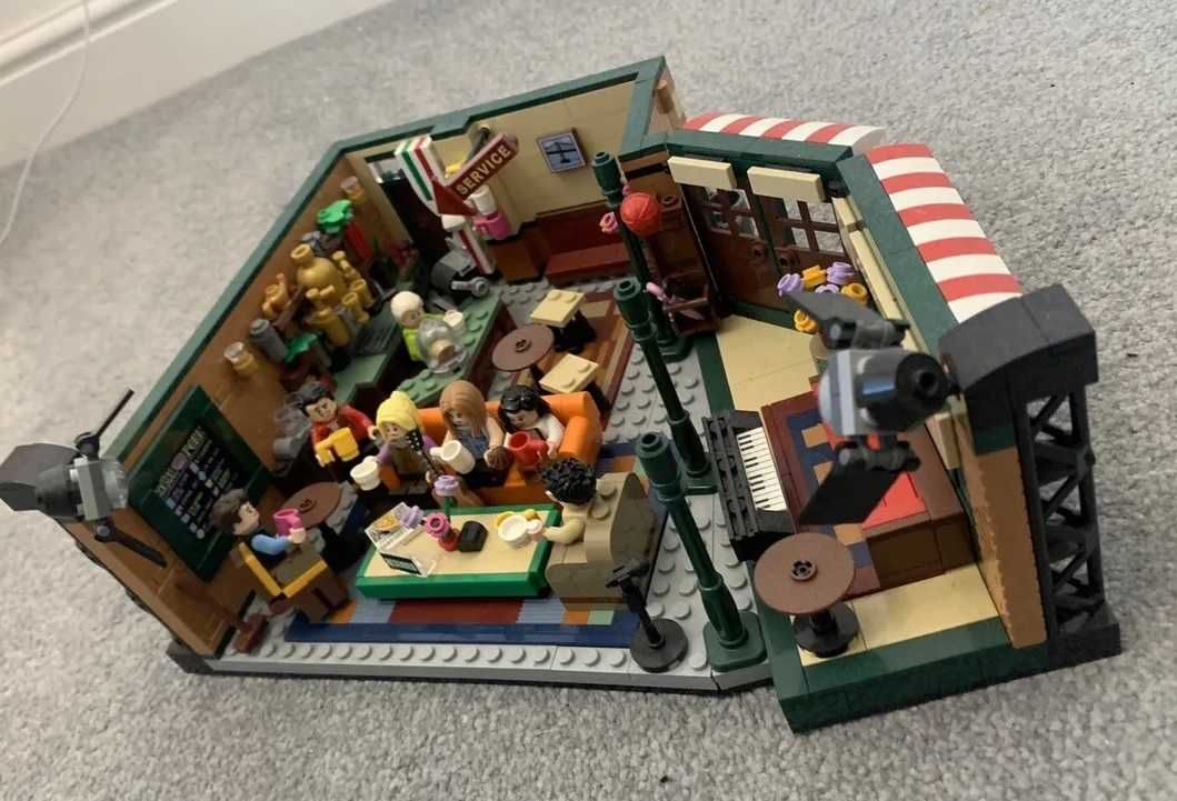 Lego Ideas 21319 Central Perk Friends (всі деталі на місці)