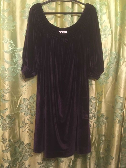 Платье бархатное 48-52 размер. Торг