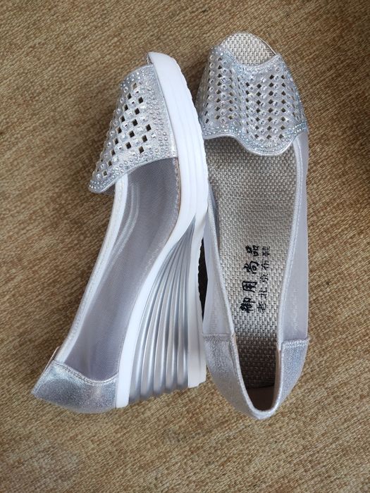 Новые босоножки 37р