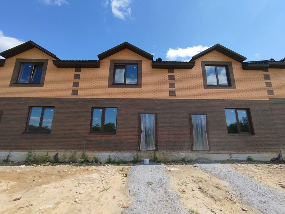 Продаж 2-поверхового таунхауса