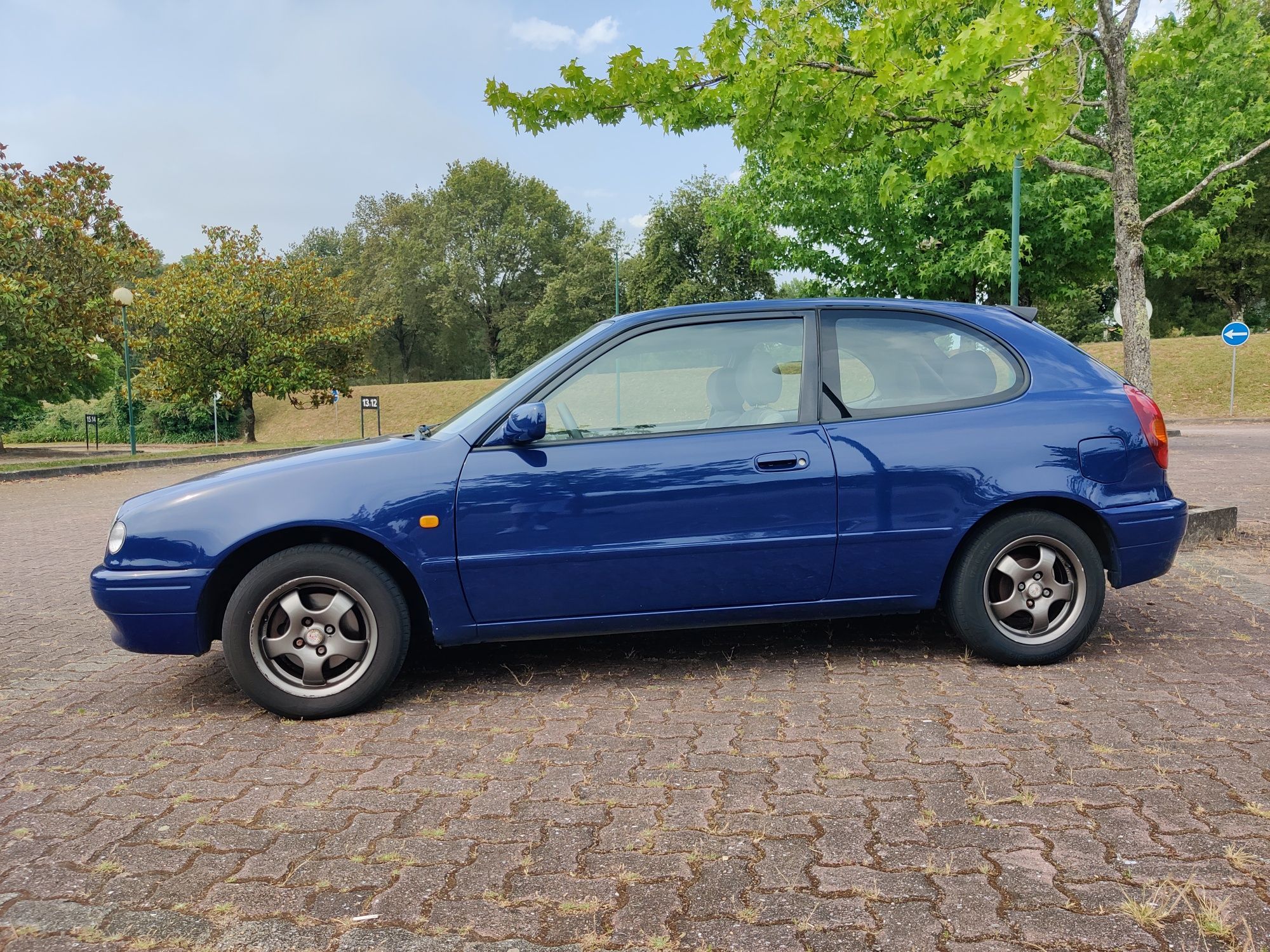 Toyota corolla 86cv gasolina