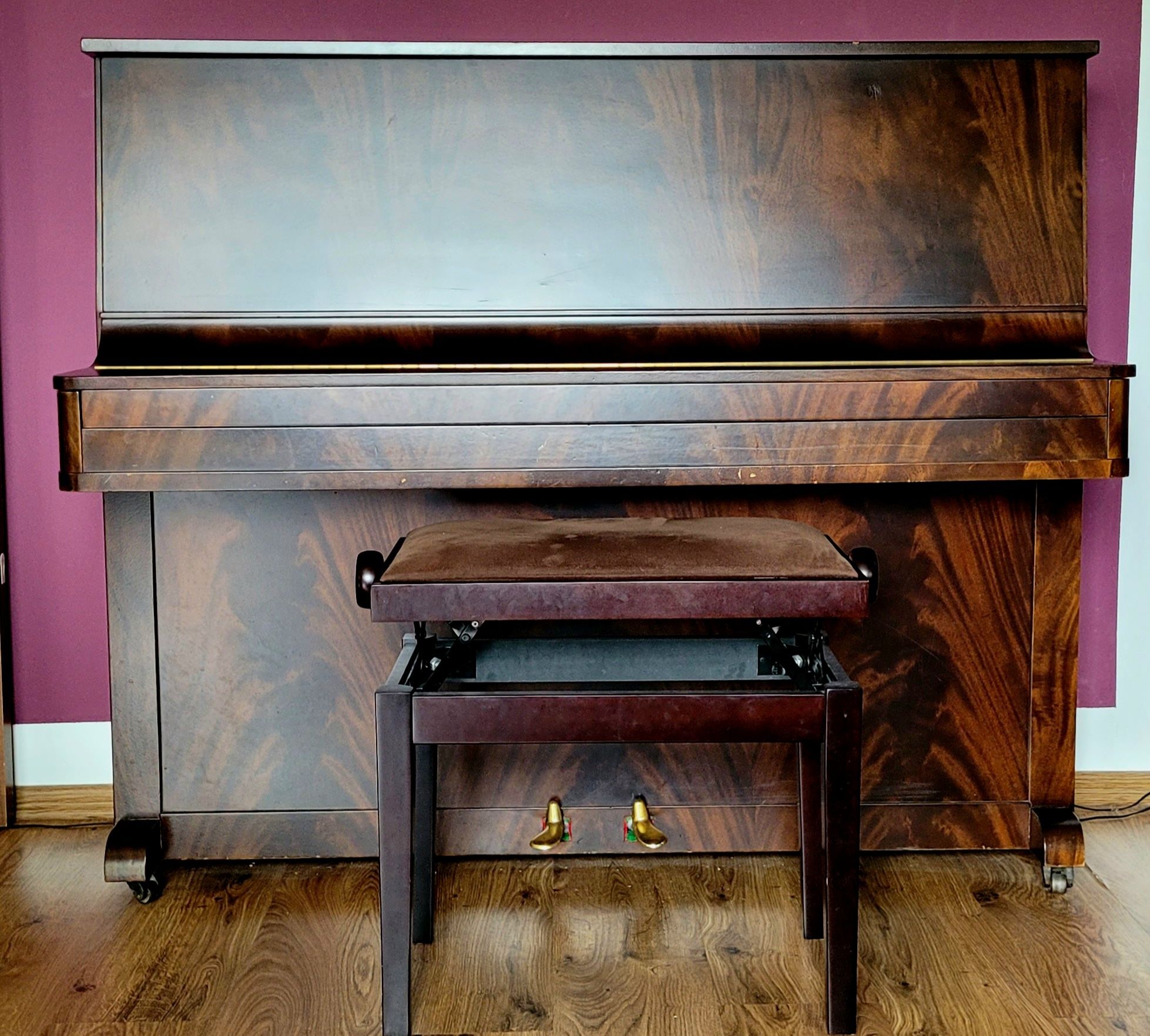 Pianino Aug. Hoffman nr fabr. 8452