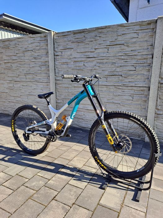 Commencal supreme v4.2 L 2021 ohlins dt swiss sram downhill enduro