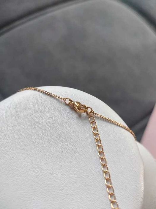 nowy naszyjnik w kolorze złota z zawieszką przedstawiającą misia