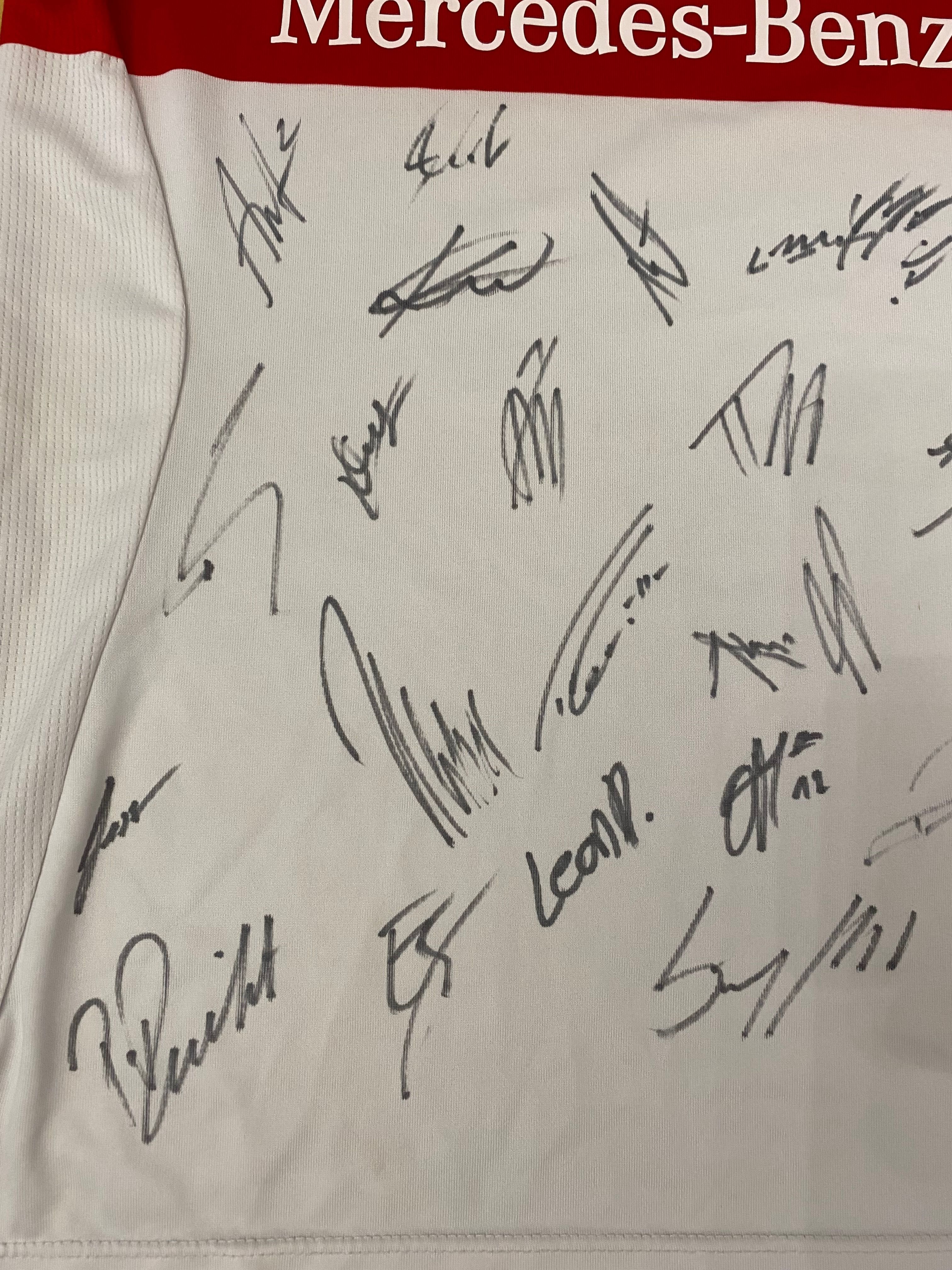 Koszulka Piłkarska VFB Stuttgart z podpisami zawodników
