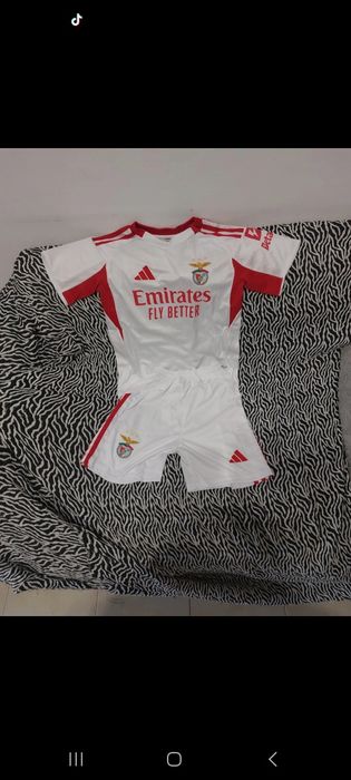 Camisola benfica crianca tamanho 3 4  anos e 5 6 anos