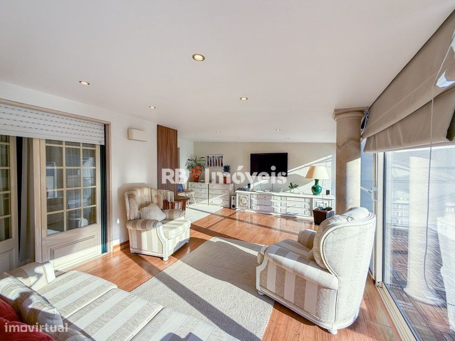 Apartamento T3 com Terraço, Garagem e Elevador, em Torres Novas