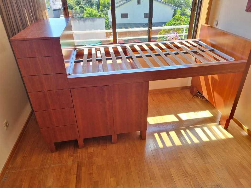 Cama solteiro com arrumações (OFERTA de estrado e colchão)