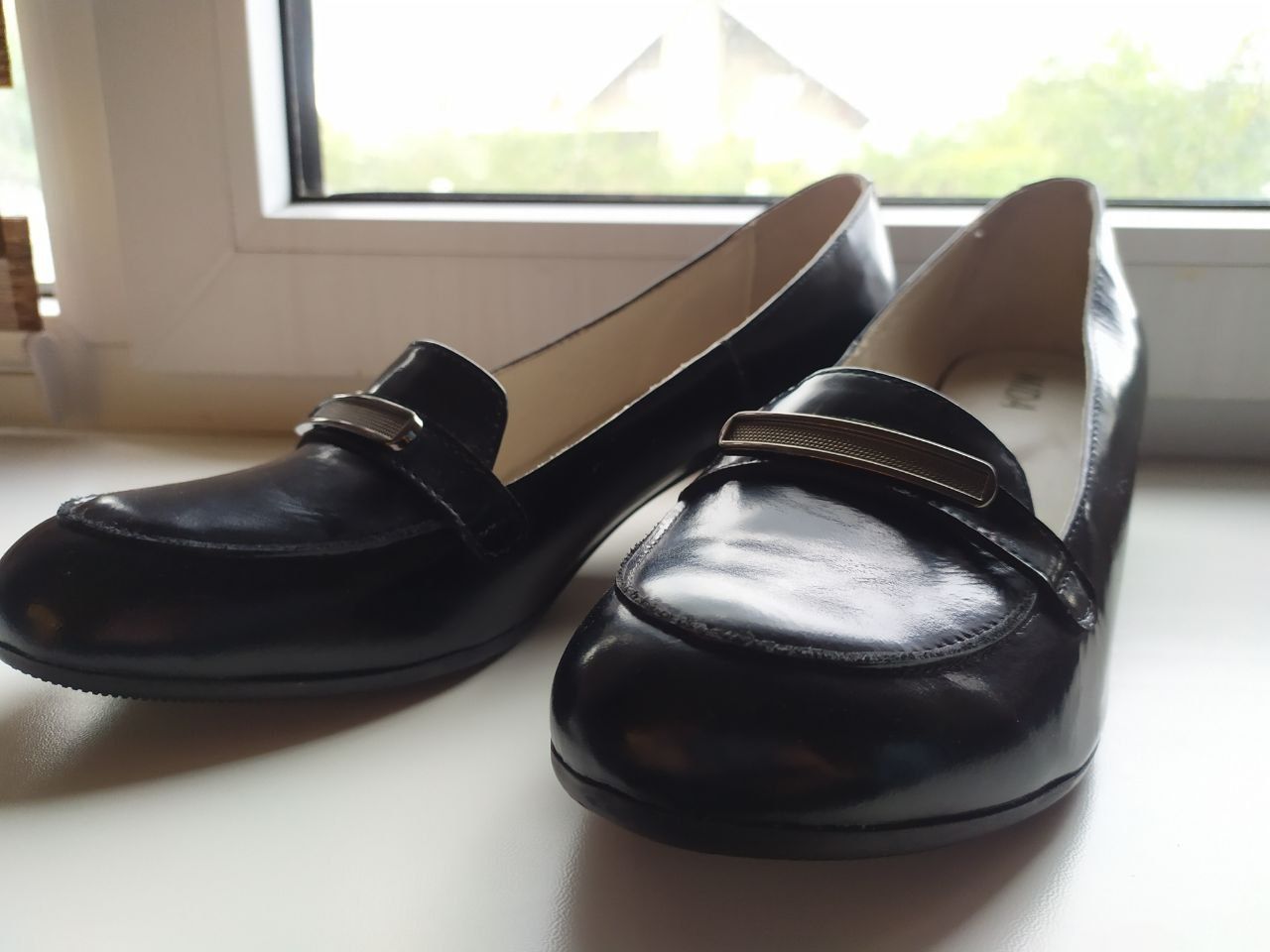 Стильные туфли Mida из натуральной кожи на каблуке черные модные