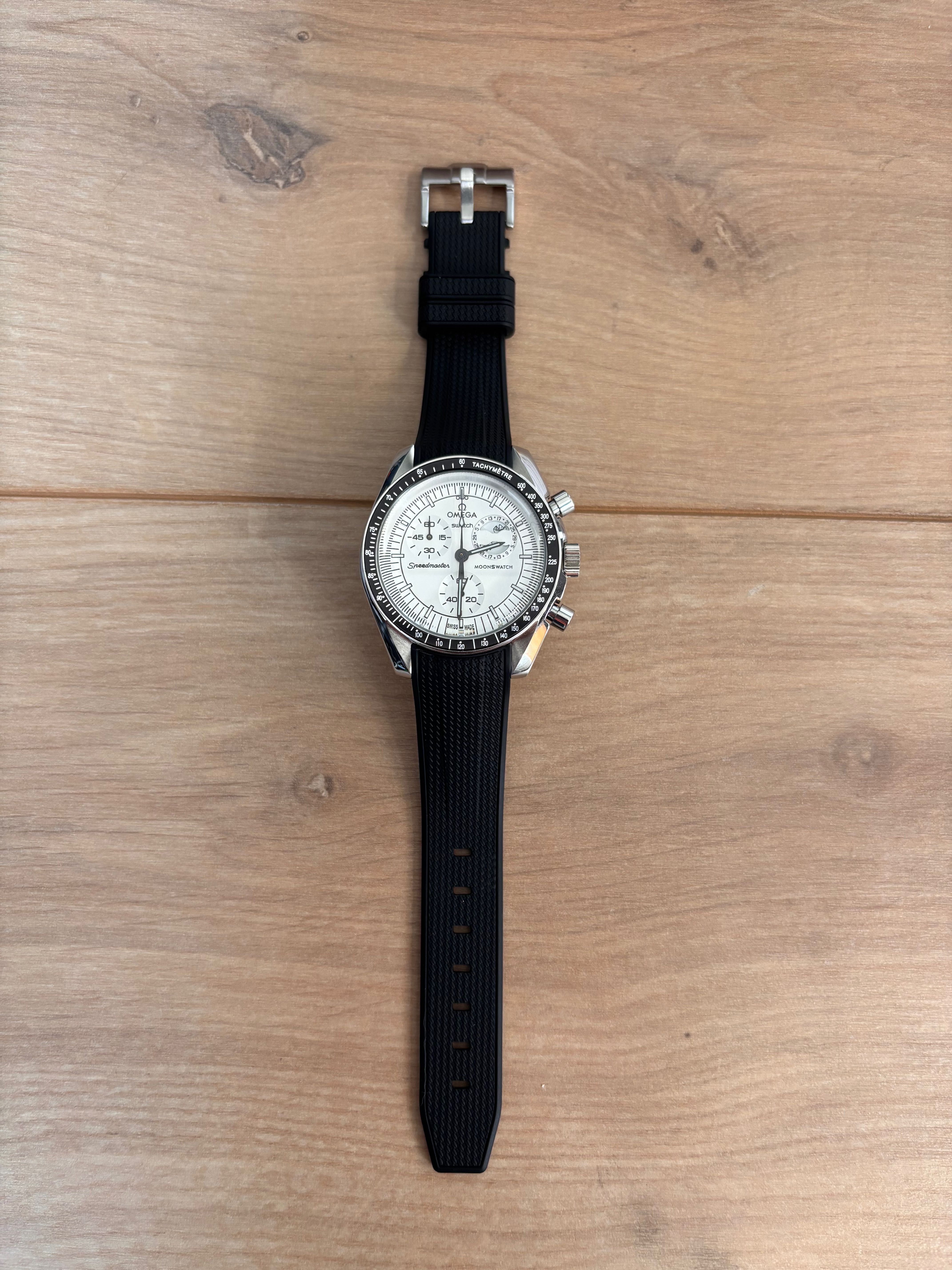 MoonSwatch Omega Moonphase Snoopy – metalowa koperta, nowy