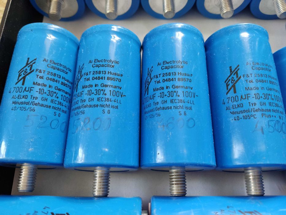 Конденсаторы F and T GERMANY 4700 х 100 В фирменные электролитические