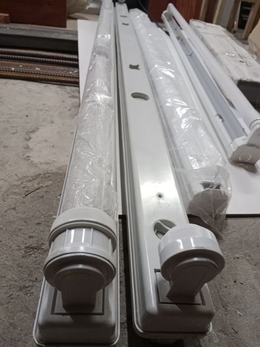 Lampa LED, świetlówka z oprawą Nowe