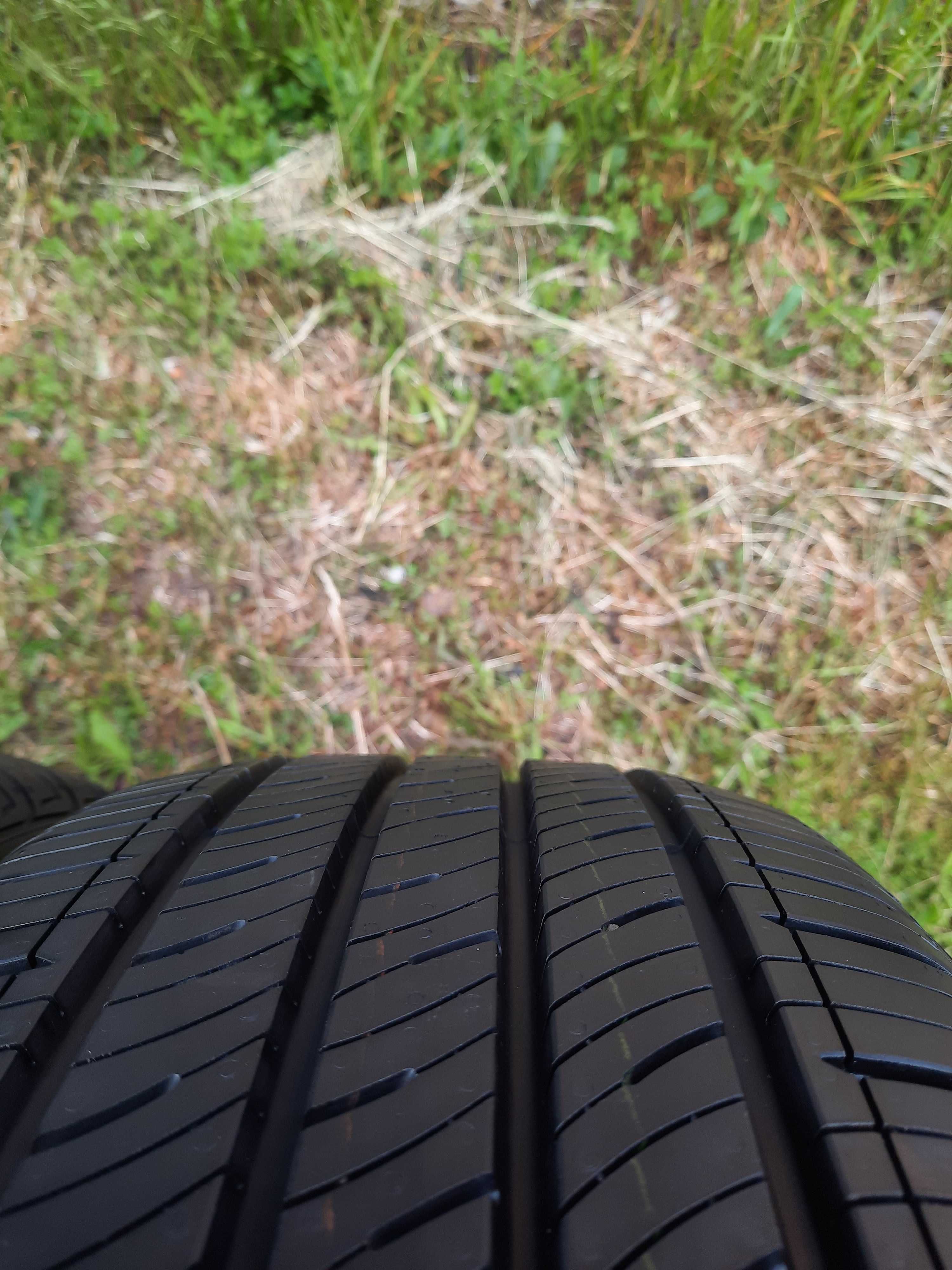 Opony letnie klasy średniej KUMHO 215/50/18 NOWE DEMO 2022 r.