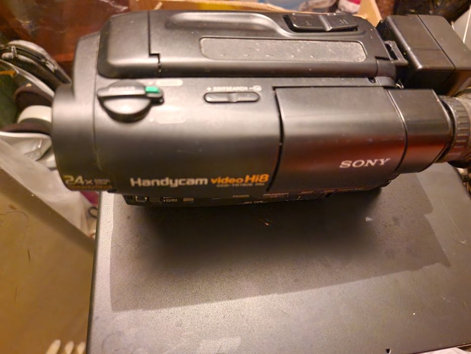 Máq.filmar Sony-bateria avariada, funciona perfeitamente.