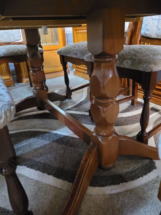 Stół rozkładany owal kolor orzech ciemny z 6 krzesłami