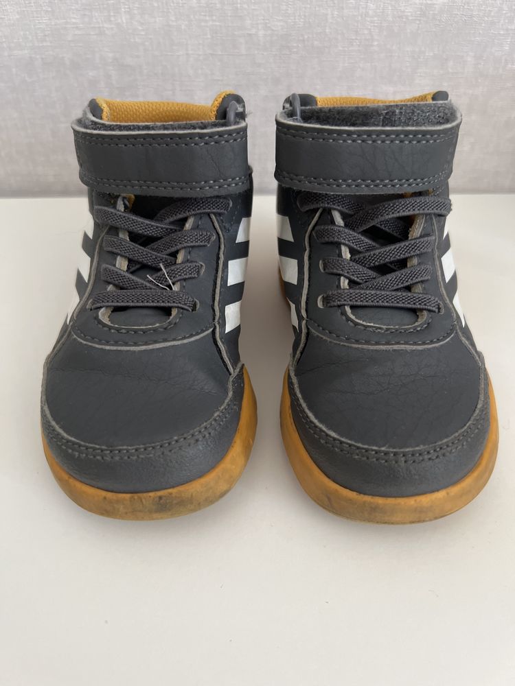 adidasy firmy Adidas - rozmiar 23 / wkładka 13,2 cm