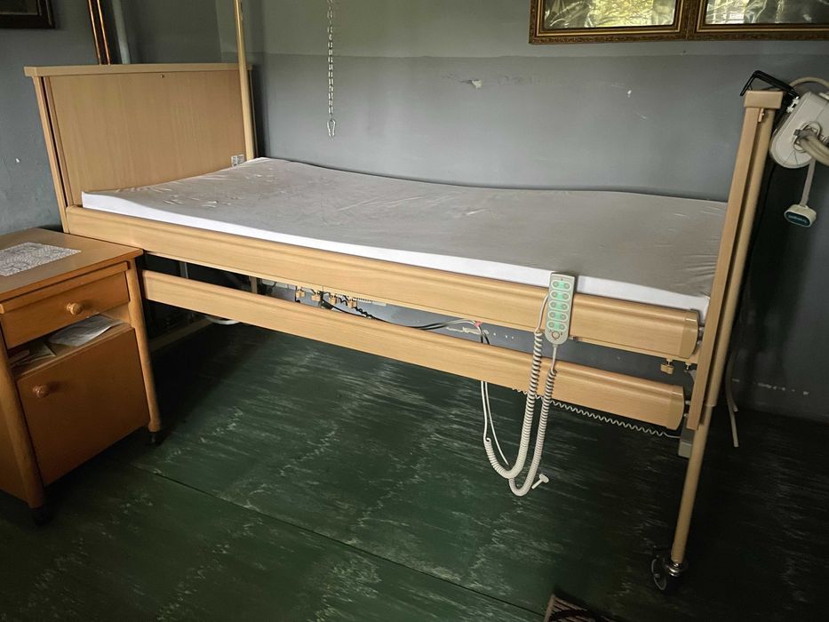 Łóżko rehabilitacyjne CAMA i materac przeciwodleżynowy BioFlote 4000