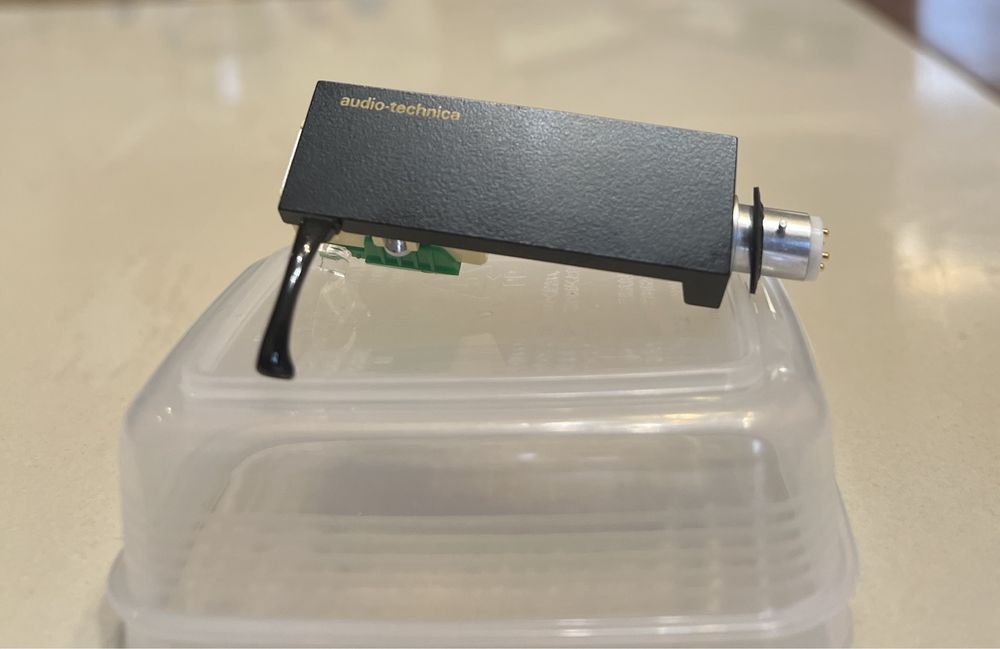 Головка для проигрователя винила с шеллом япония  Audio-technica AT10G