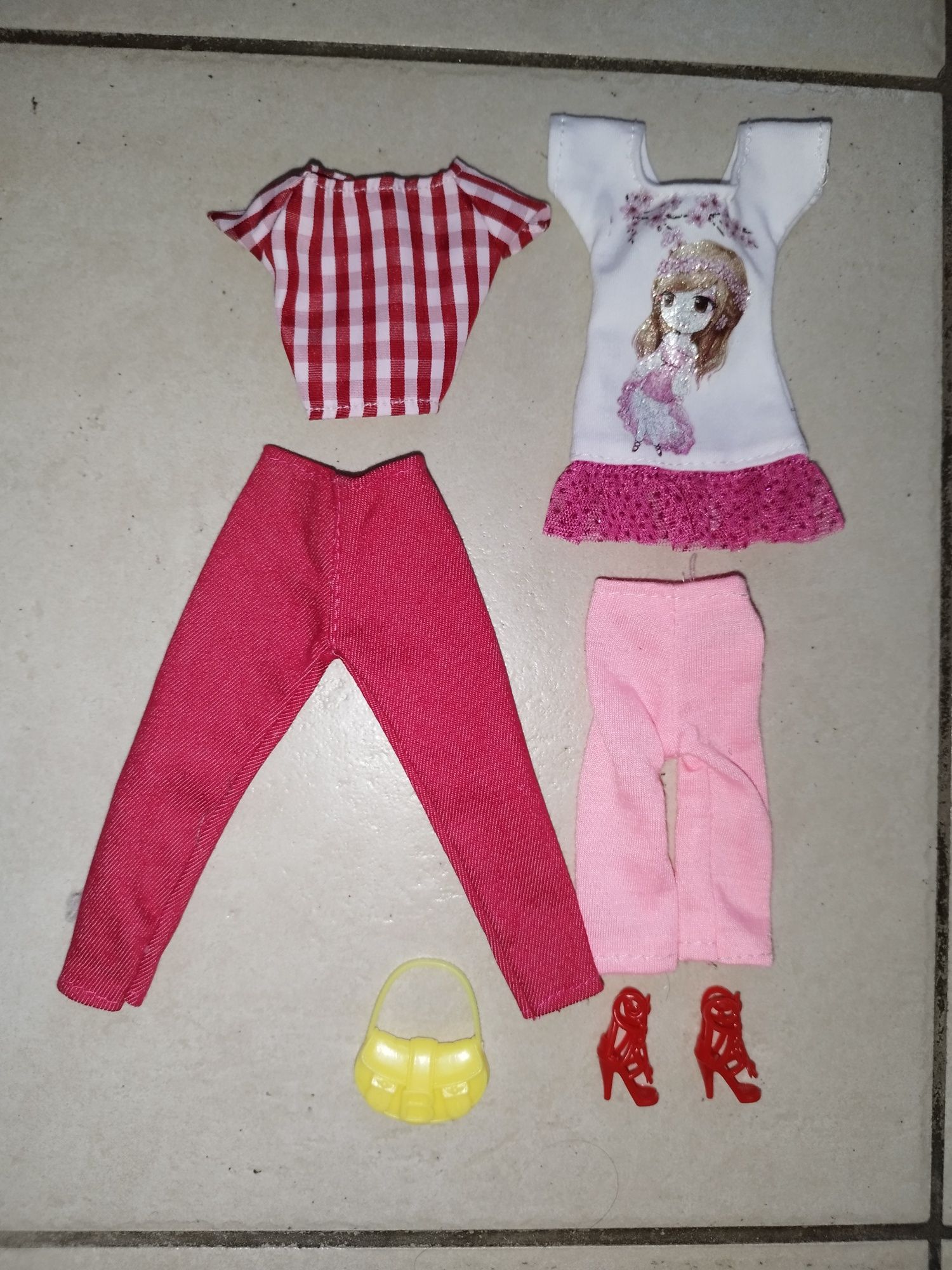 Ubranka dla Barbie + buciki + gadżety