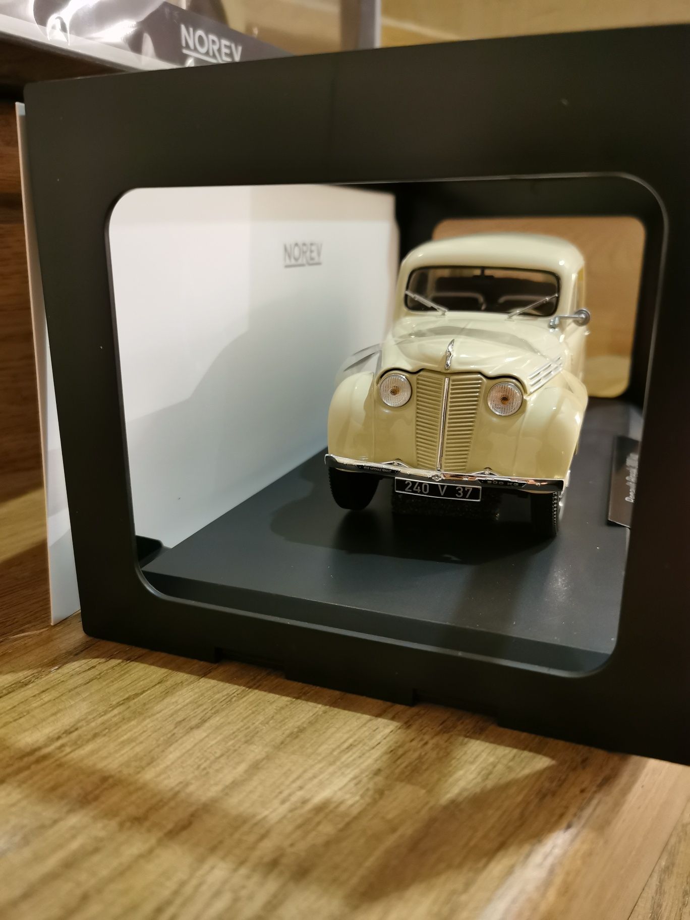 1/18 Масштабна модель RENAULT 1951р NOREV